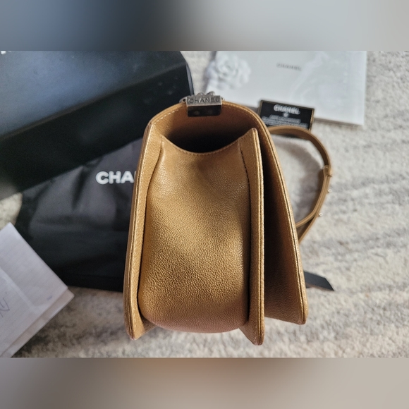 Chanel Old Medium Boy - Picture 10 of 12